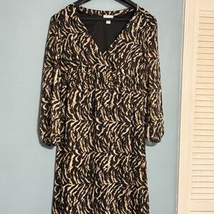 Sofia Vergara Black and Cream Sheath Dress with Long Bishop Sleeves and V-Neck